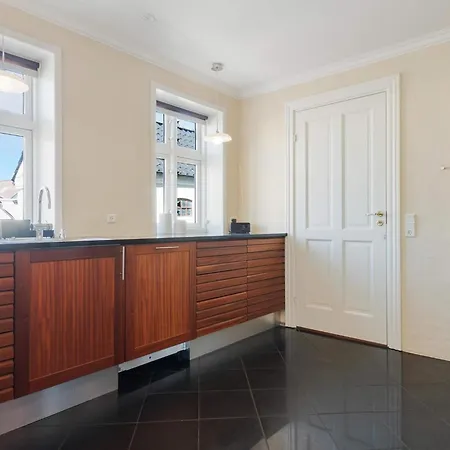 Spacious Retreat In Feriehus